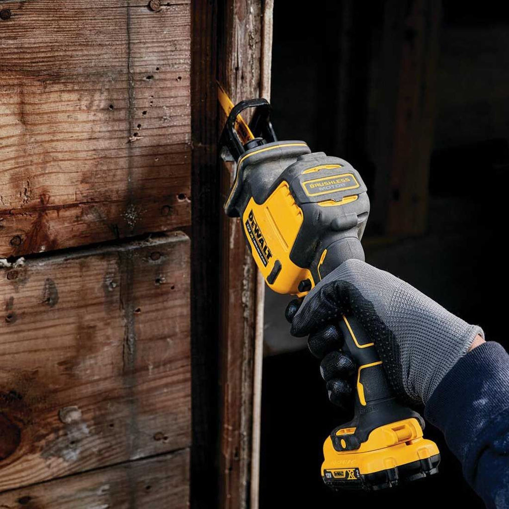 DeWalt DCS312D2-GB 10.8v / 12v XR Sub Compact bürstenlos Säbelsäge inkl. 2x 2.0Ah Akkus