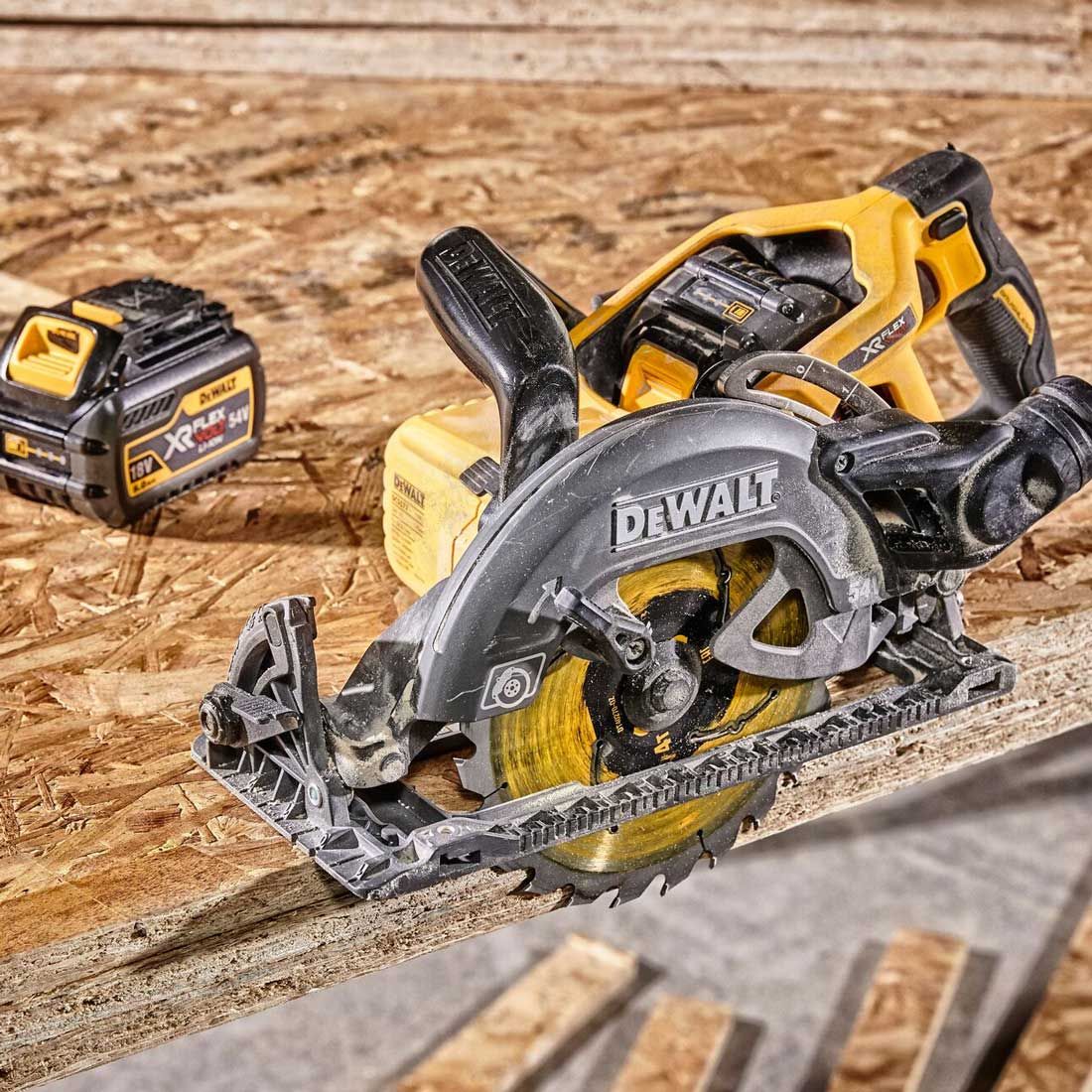 DeWalt DCS577T2-GB 54v XR FLEXVOLT Hochleistungs 190mm Handkreissäge inkl. 2x DCB546 Akkus