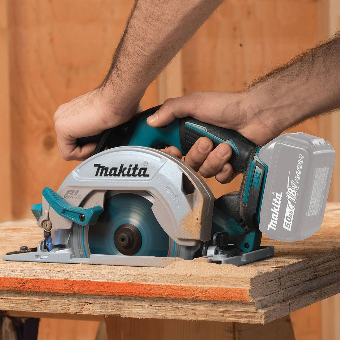 Makita DHS680ZJ 18v LXT bürstenlos Handkreissäge 165mm ohne Akku und Ladegerät In Makpac Transportkoffer